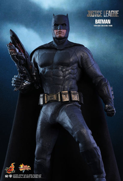 JUSTICE LEAGUE BATMAN 1/6TH SCALE COLLECTIBLE FIGURE